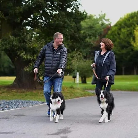Luxury Hot Tub Lodge- York -lakes -5* Country Park Hotel