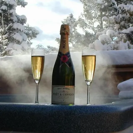 Luxury Hot Tub Lodge- York -lakes -5* Country Park Malton