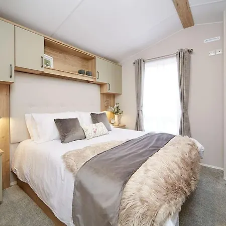 Luxury Hot Tub Lodge- York -lakes -5* Country Park Holiday home Malton