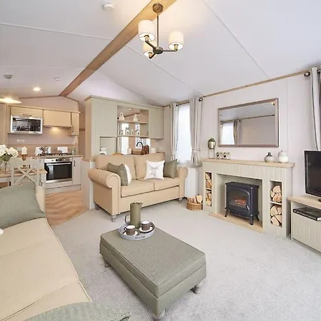 Luxury Hot Tub Lodge- York -lakes -5* Country Park *