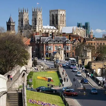 Hotel Luxury Hot Tub Lodge- York -lakes -5* Country Park *