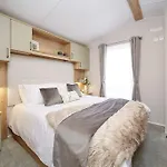 Luxury Hot Tub Lodge- York -lakes -5* Country Park Szálloda Malton