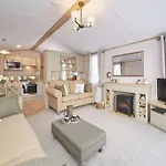 Luxury Hot Tub Lodge- York -lakes -5* Country Park *