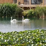 Luxury Hot Tub Lodge- York -lakes -5* Country Park * Malton