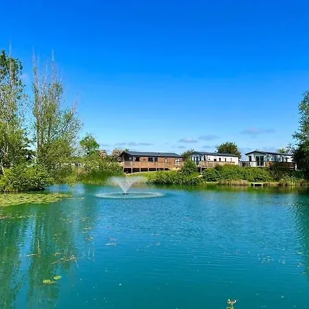 Luxury Hot Tub Lodge- York -lakes -5* Country Park Malton